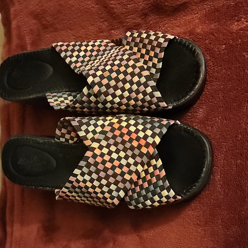 Heeled casual wedges